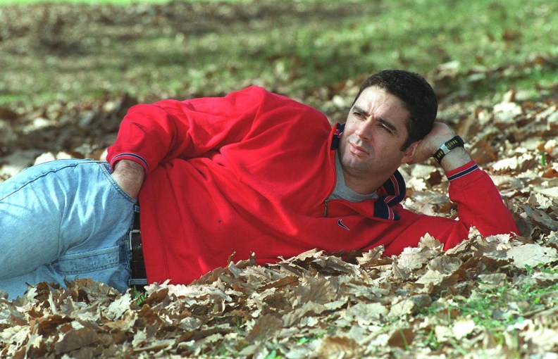 Melbourne's Garry Lyon has announced his retirement.